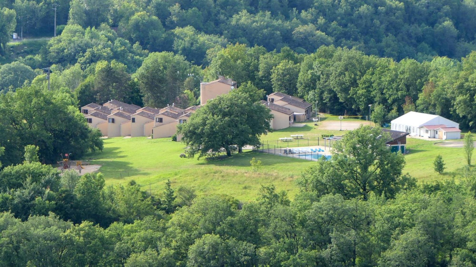 Village Bord De Ciel Caylus Exterior photo